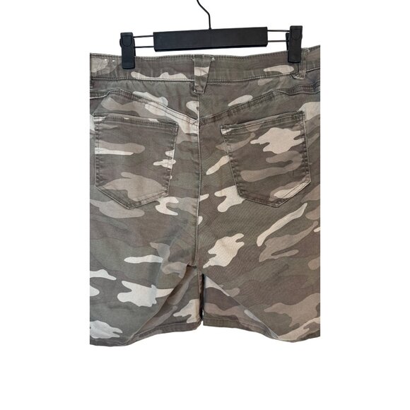 2/$30 Wit & Wisdom Size 14 Womens Camouflage Cargo Shorts Cotton/Spandex - Picture 13 of 16